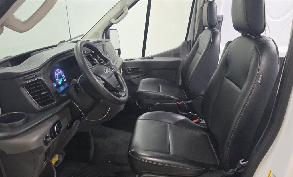 Used 2025 Ford Transit 250 148 Medium Roof RWD image 4