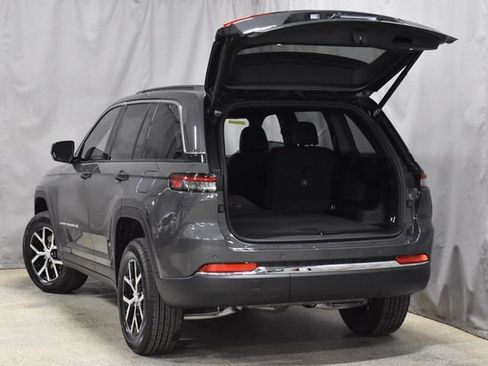 New 2025 Jeep Grand Cherokee Limited w/ Trailer Tow Package image 31