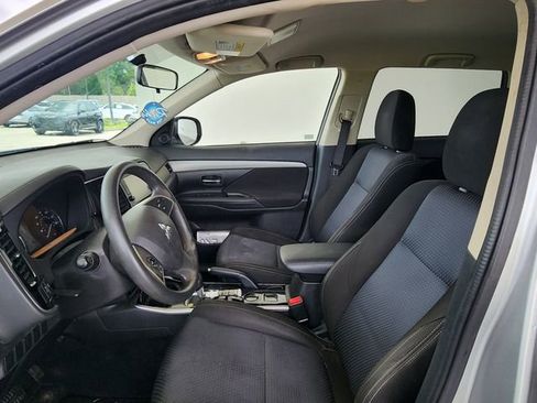 Used 2018 Mitsubishi Outlander ES FWD image 22