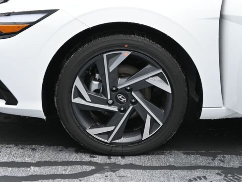 Used 2025 Hyundai Elantra Limited FWD image 37