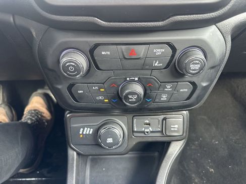 Used 2023 Jeep Renegade Latitude image 23