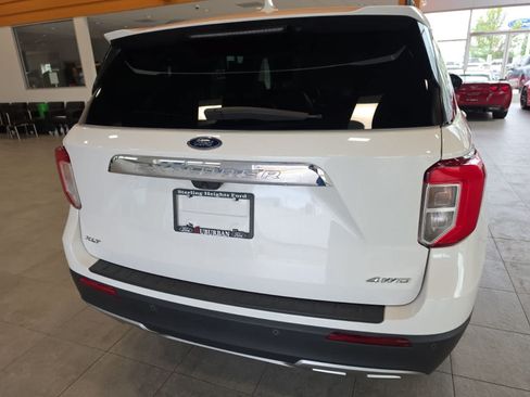 Used 2023 Ford Explorer XLT w/ Equipment Group 202A AWD/4WD image 9