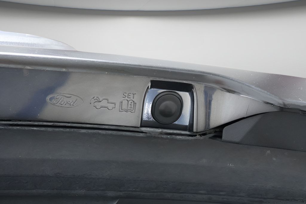 Used 2023 Ford F150 Lightning Platinum AWD/4WD image 41