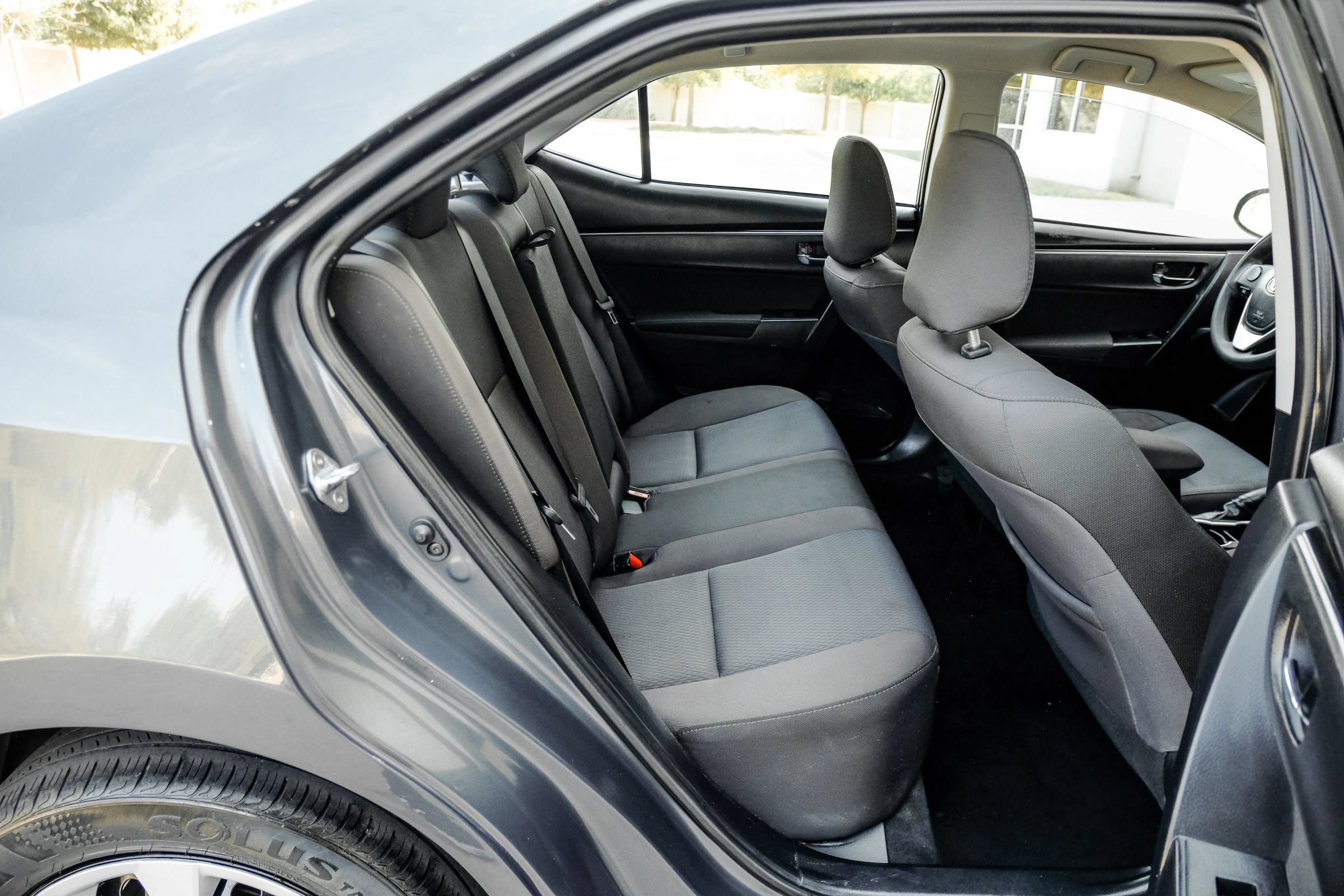 Used 2018 Toyota Corolla LE FWD image 38