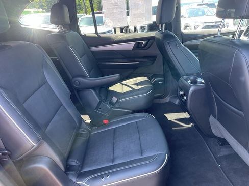 Certified 2025 Buick Enclave Preferred AWD/4WD image 15