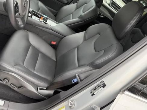 Used 2025 Volvo XC90 B5 Core AWD/4WD image 24