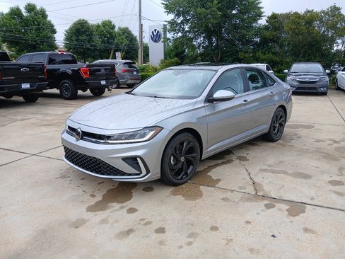 New 2026 Volkswagen Jetta SE FWD image 3