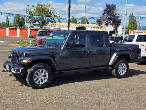 Used 2023 Jeep Gladiator Sport AWD/4WD image 32