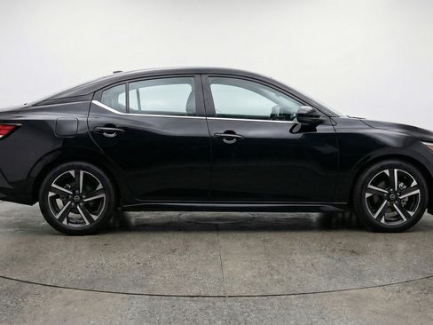 Used 2025 Nissan Sentra SV FWD image 11
