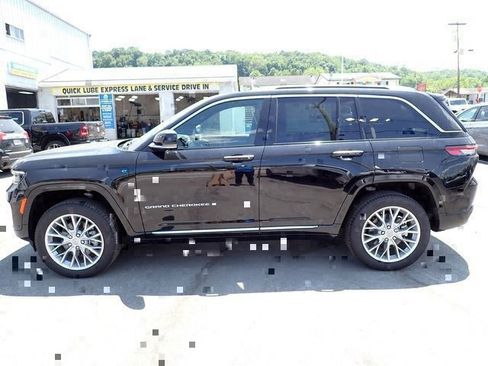 New 2022 Jeep Grand Cherokee Summit w/ Advanced Protech Group IV image 2