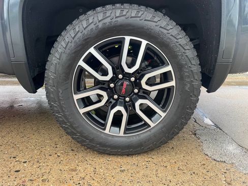Used 2021 GMC Sierra 1500 AT4 w/ Technology Package AWD/4WD image 9