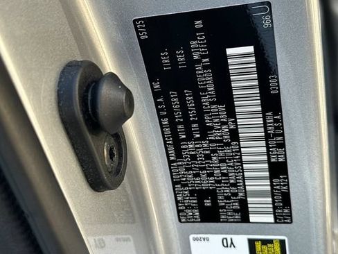 Used 2025 Toyota Corolla Cross L FWD image 30