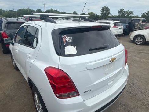 Used 2021 Chevrolet Trax LT w/ LT Convenience Package image 8