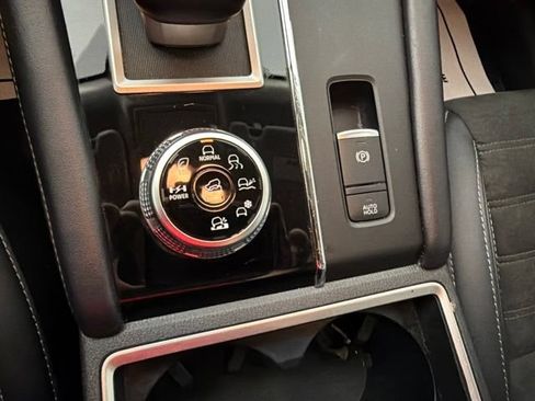 Used 2024 Mitsubishi Outlander SE AWD/4WD image 38