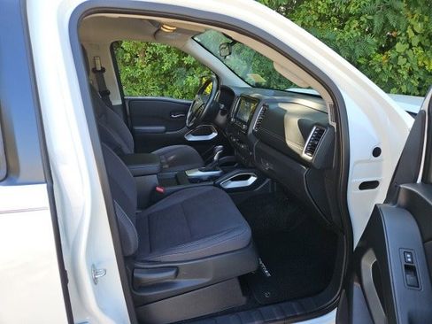 Used 2022 Nissan Frontier SV image 13