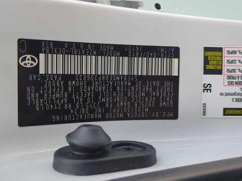 Used 2024 Toyota Corolla LE image 21