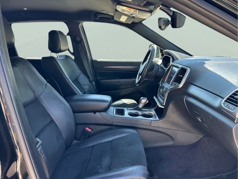 Used 2018 Jeep Grand Cherokee Altitude RWD image 12