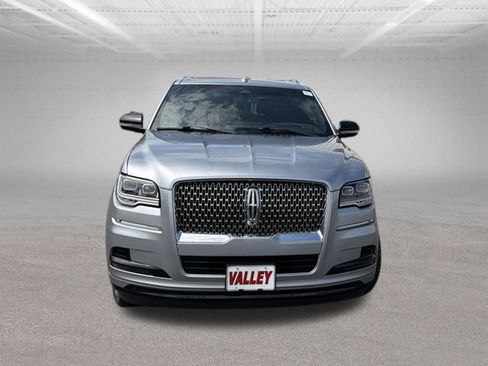 Used 2022 Lincoln Navigator Reserve AWD/4WD image 2