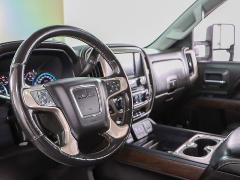 Used 2017 GMC Sierra 2500 Denali w/ Duramax Plus Package AWD/4WD image 27