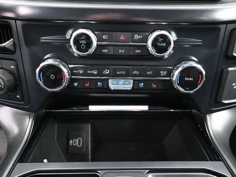 Used 2025 Ford F150 Lariat w/ Equipment Group 501A Mid image 3