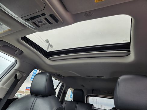 Used 2020 Toyota Highlander XLE AWD/4WD image 16