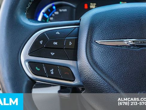 Used 2023 Chrysler Pacifica Touring-L image 31