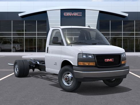 New 2026 GMC Savana 3500 w/ Power Convenience Package image 7