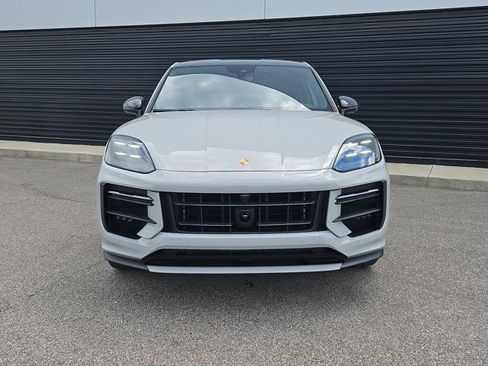 Certified 2025 Porsche Cayenne Turbo GT AWD/4WD image 2