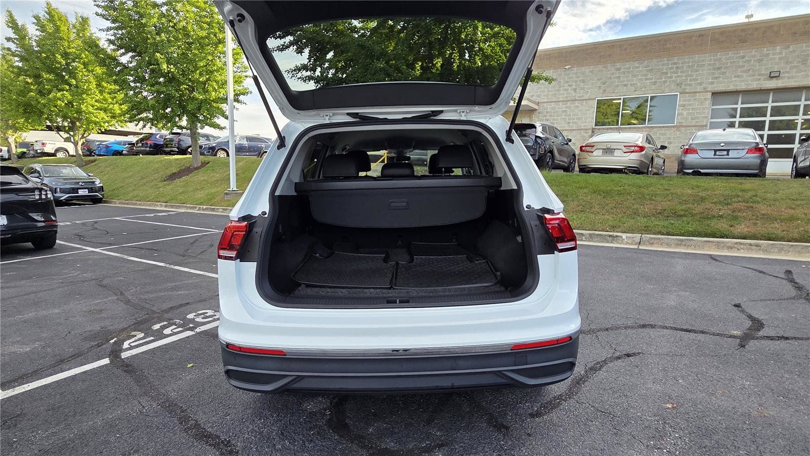Certified 2022 Volkswagen Tiguan SE AWD/4WD image 5