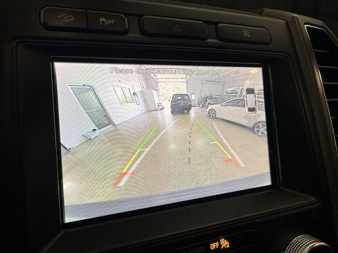 Used 2019 Ford Expedition Max XLT w/ Equipment Group 202A AWD/4WD image 18