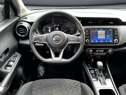 Used 2021 Nissan Kicks SV image 8