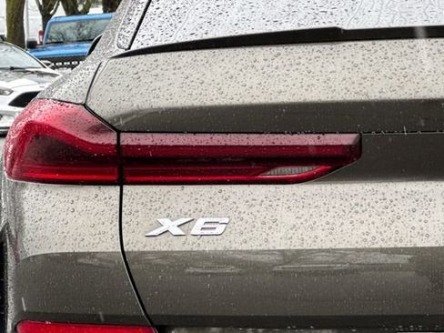 Used 2022 BMW X6 xDrive40i w/ M Sport Package image 50