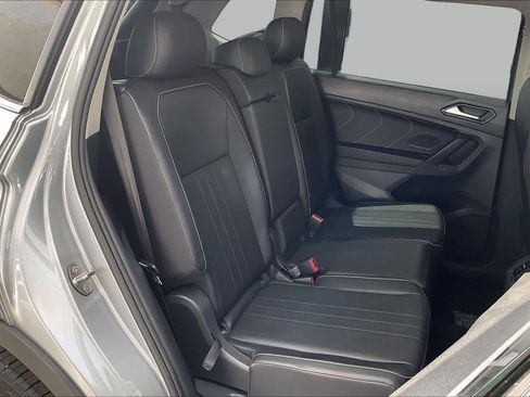 Used 2022 Volkswagen Tiguan SE w/ Panoramic Sunroof Package FWD image 20