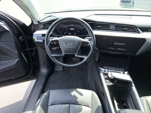 Used 2024 Audi Q8 e-tron Premium image 6