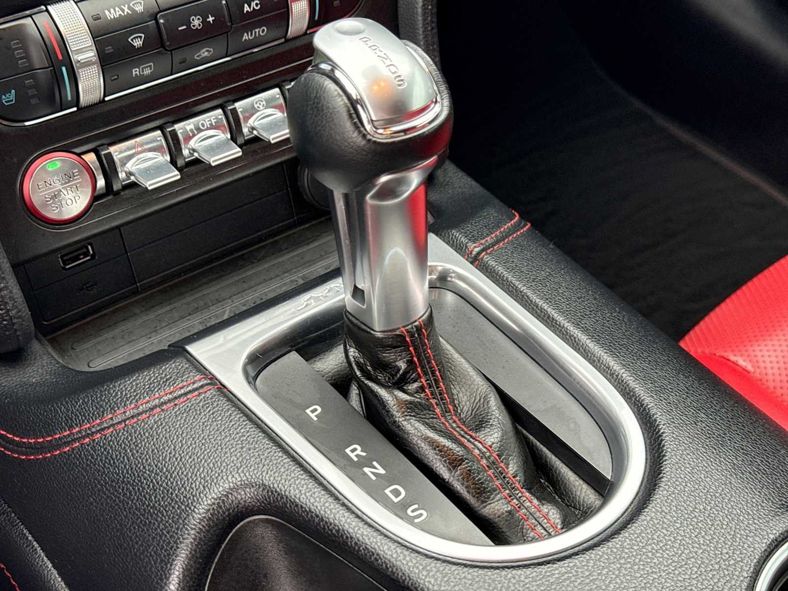 Used 2019 Ford Mustang Premium w/ Equipment Group 201A RWD image 29