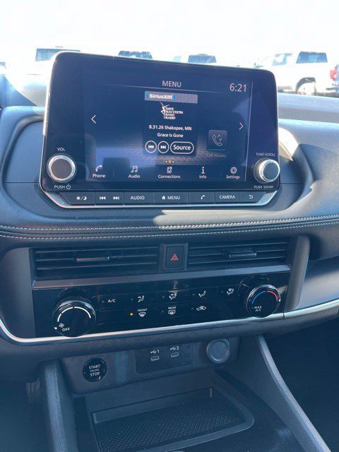 Used 2024 Nissan Rogue S AWD/4WD image 35