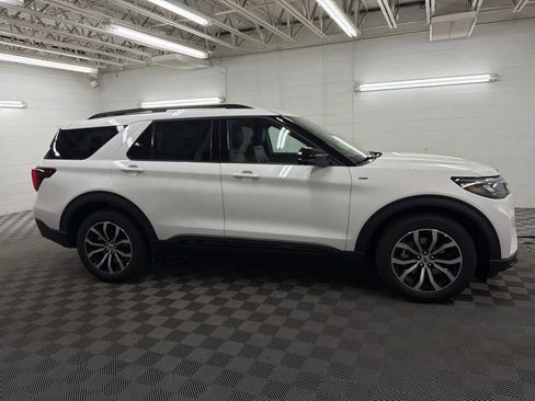 New 2026 Ford Explorer ST-Line RWD image 2