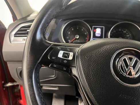 Used 2019 Volkswagen Tiguan SE image 25
