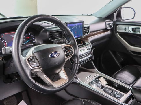 Used 2023 Ford Explorer Limited AWD/4WD image 22