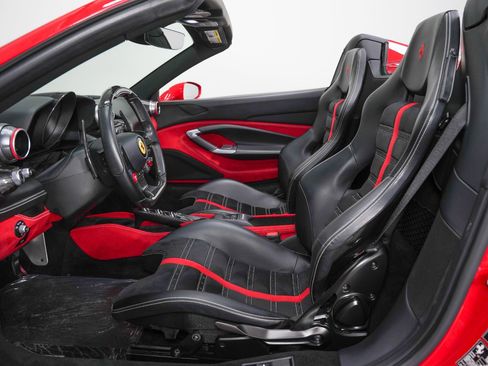 Used 2021 Ferrari F8 Tributo RWD image 41