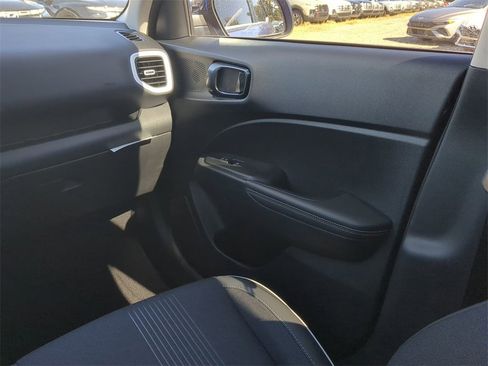 New 2025 Hyundai Venue Limited image 19