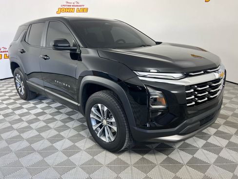 Used 2025 Chevrolet Equinox LT FWD image 9