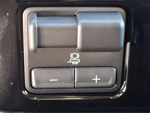 Used 2025 GMC Sierra 1500 Elevation image 26