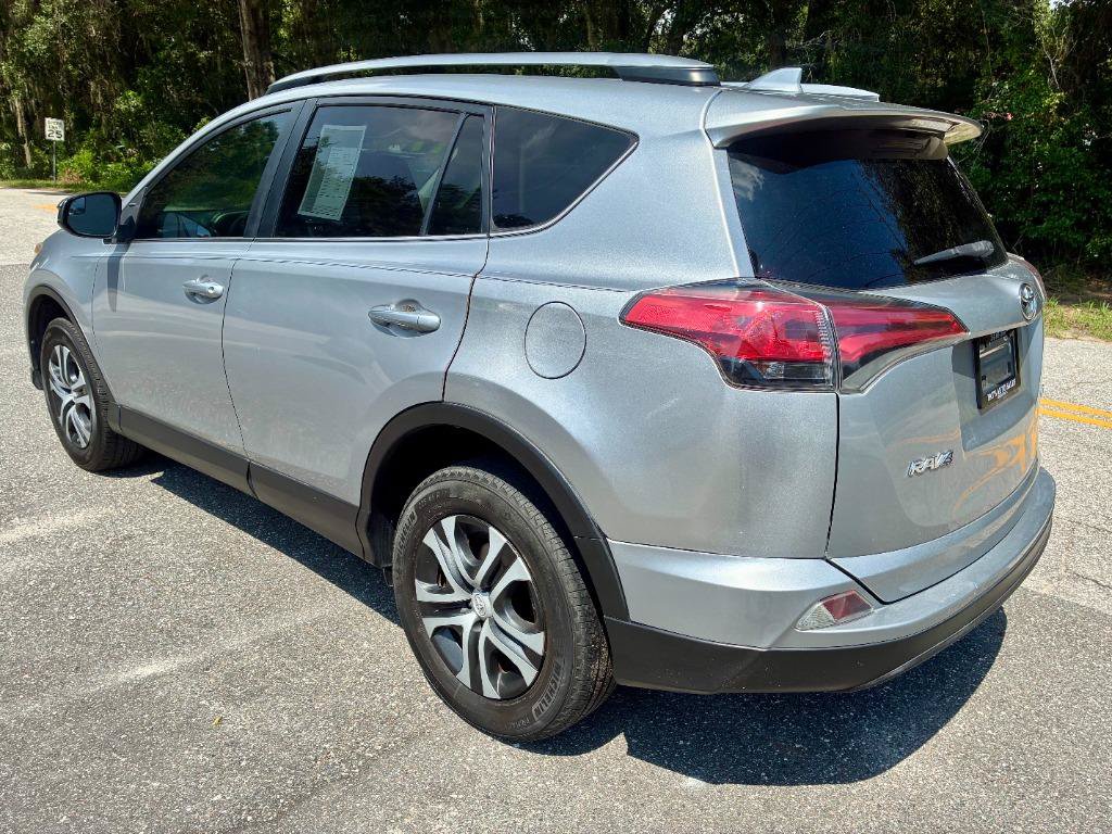 Used 2017 Toyota RAV4 LE FWD image 3
