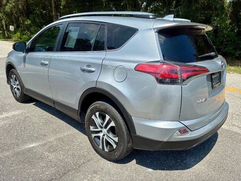 Used 2017 Toyota RAV4 LE FWD image 3