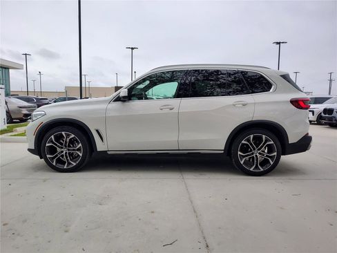 Certified 2022 BMW X5 sDrive40i w/ Premium Package image 3