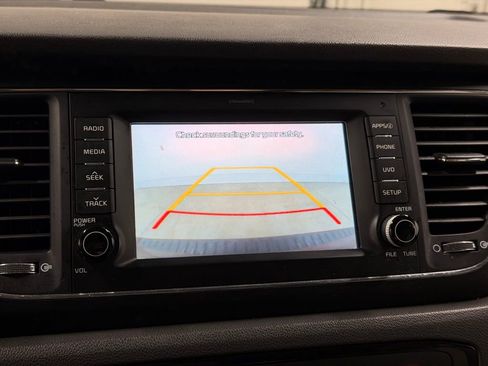 Used 2017 Kia Sedona LX w/ LX Essentials Premium Package image 32