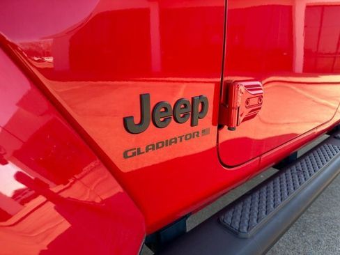 New 2024 Jeep Gladiator Sport image 7