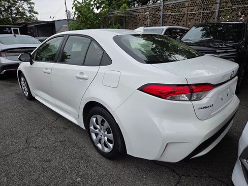 Used 2020 Toyota Corolla LE FWD image 4
