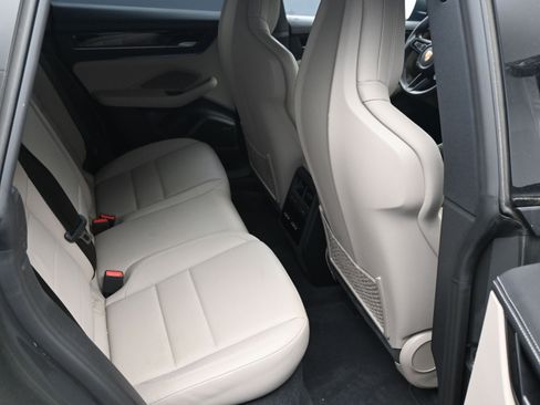 Certified 2025 Porsche Macan 4 Electric image 11